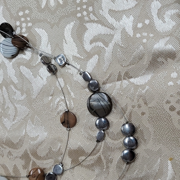 Necklace, multi-strand - Picture 3 of 3